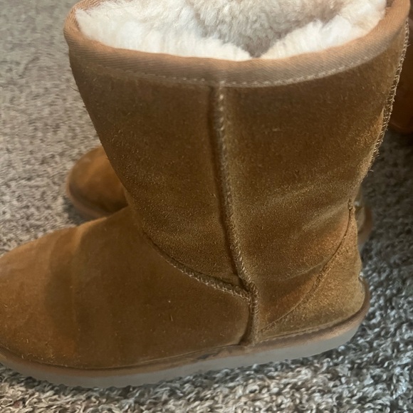 Chestnut Colored Koolaburra Uggs. 🌰 💲Accepting Offers!💲 - Picture 5 of 6